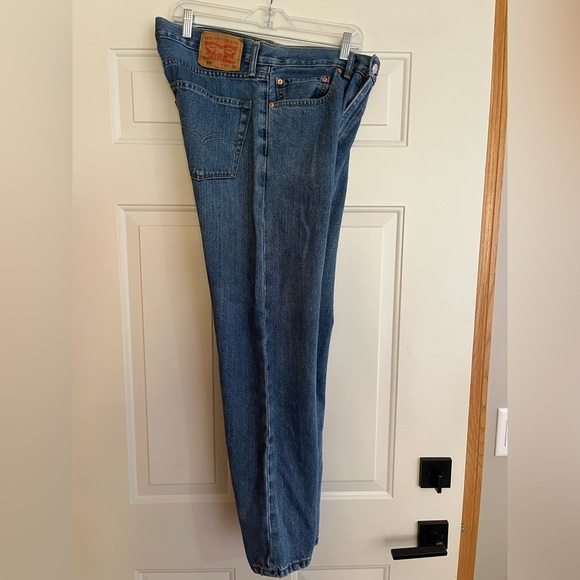 Men’s Levi’s 505 straight leg medium dark wash. Size 34 x 30 - Picture 4 of 11